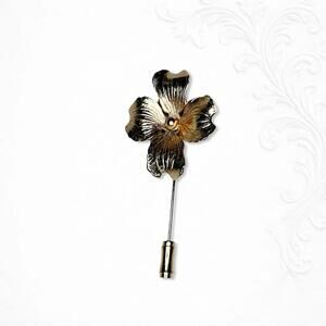 6001. Goldtone Vintage Floral Lapel Pin